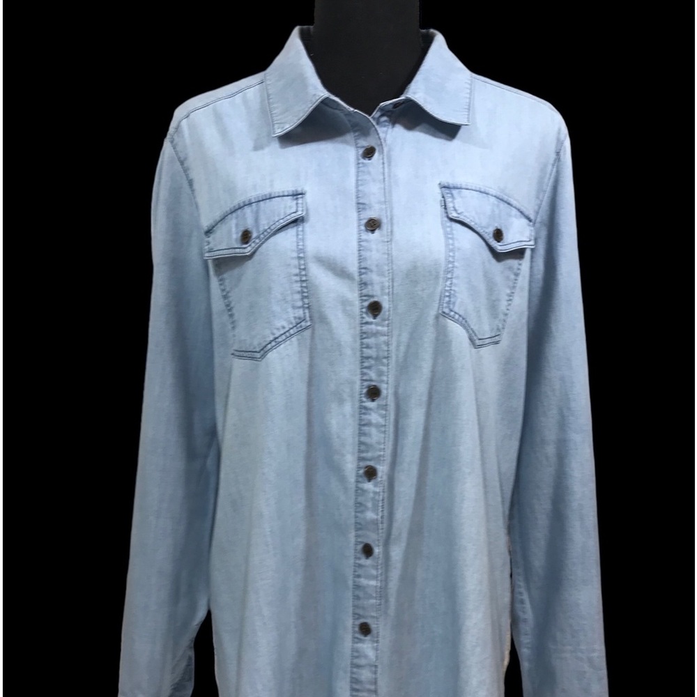 Woman’s western style chambray lace shirt.